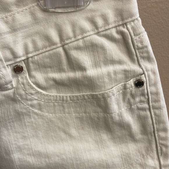 Michael Kors women’s white denim Bermuda low mid rise shorts frayed hem size 6 - Picture 4 of 14
